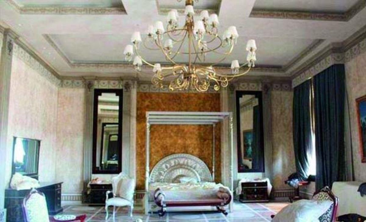 IS militants live lavishly in a vast mansion