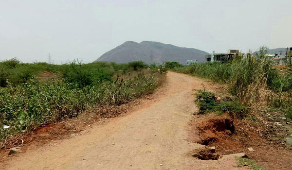 Janmabhoomi road cries for attention