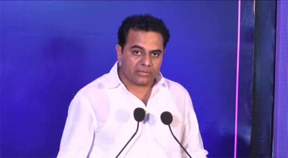 KTR turns messiah for forgotten Tollywood artiste