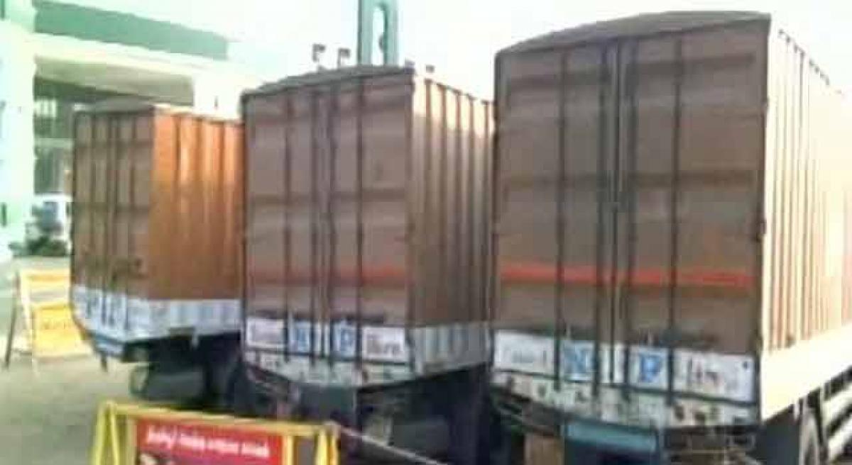 EC stops 3 trucks with 570 cr in Tamil Nadu