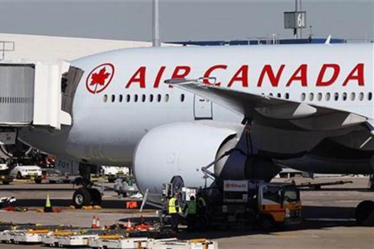 Canada Bans Removing Passengers From Overbooked Airplanes