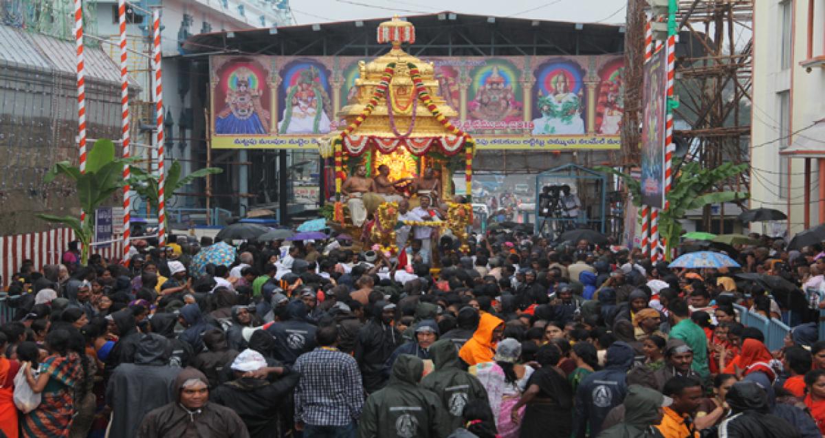 Fervour marks golden chariot procession