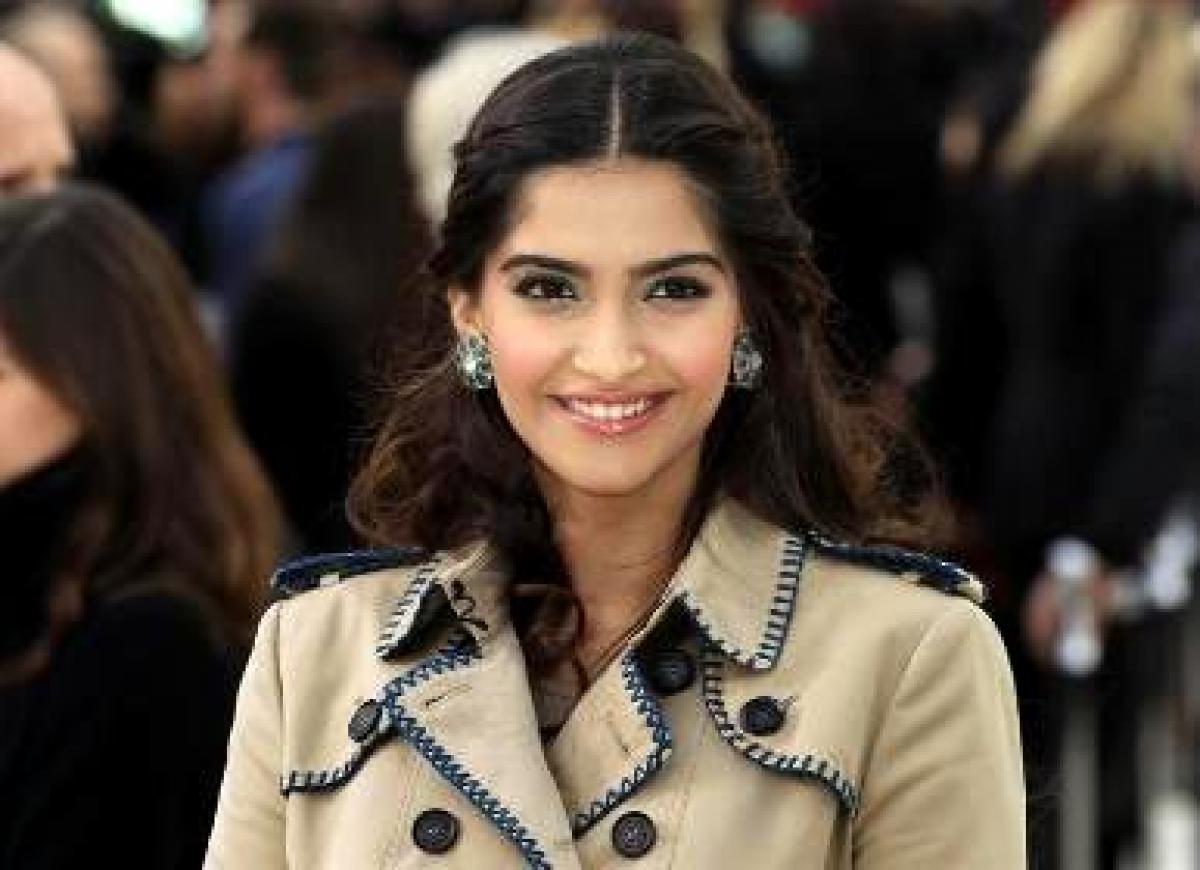 Sonam Kapoor high on X-mas vibes