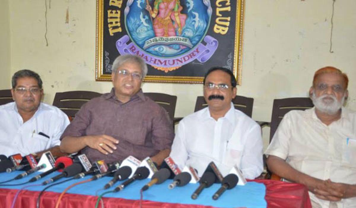 Vundavalli demands white paper on the implementation of AP Re-organisation Act