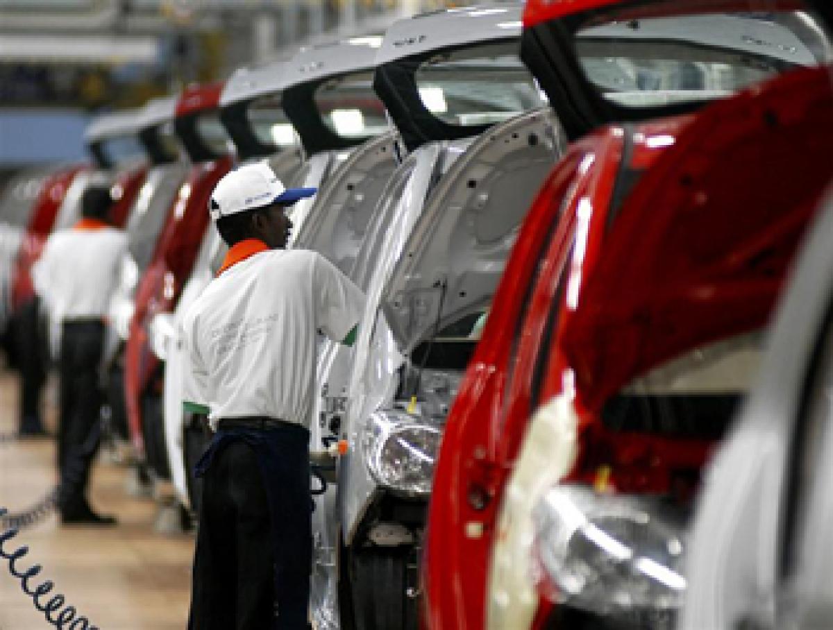 SIAM halves auto sales forecast for FY17