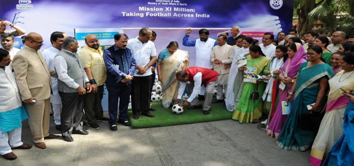 Vinod Kumar bats for popularising football