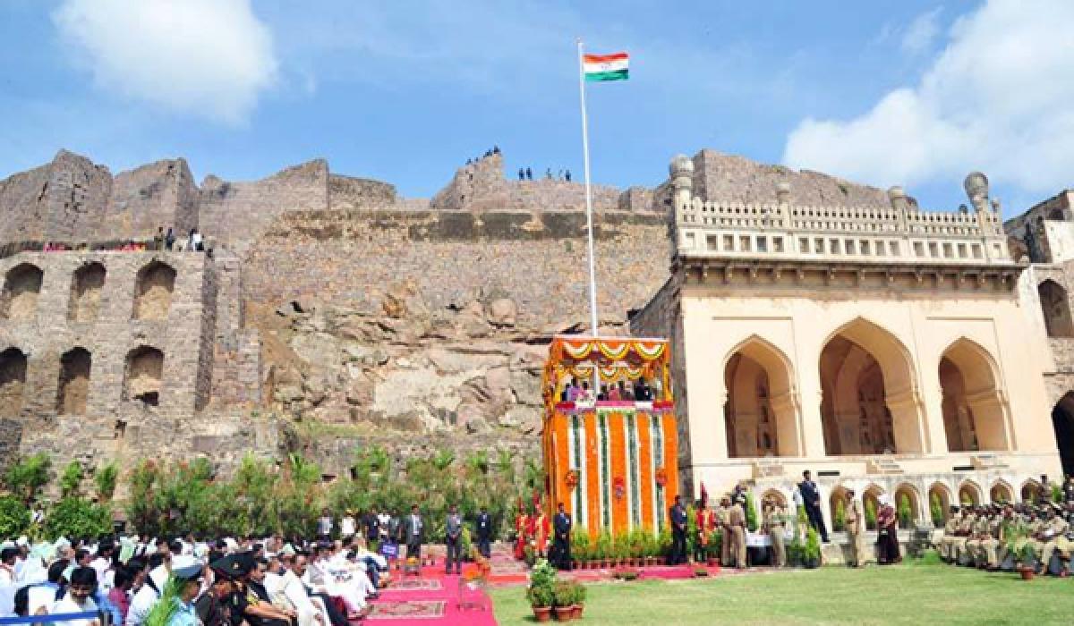 Telangana CM KCR hoisted the National Flag at Golconda Fort 