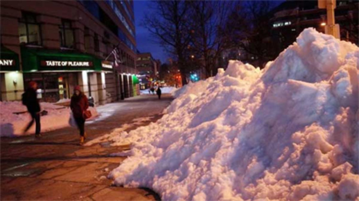 Washington struggles to dig out after monster blizzard