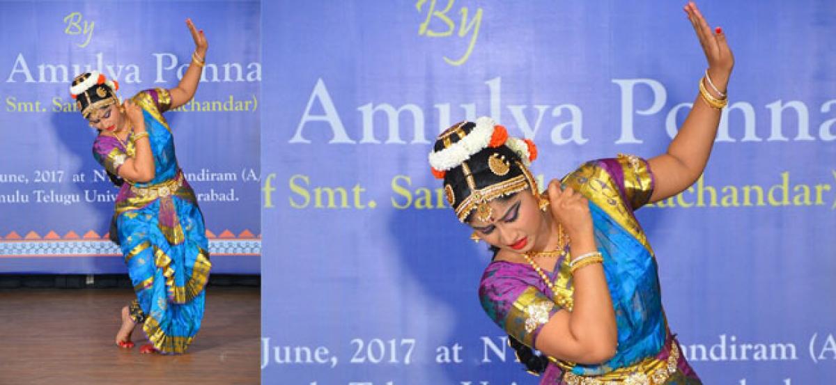 Indian dancers from US enthrall