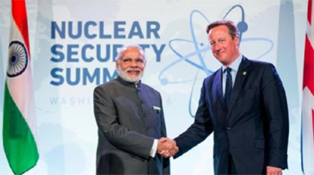 Narendra Modi meets David Cameron, discuss vibrant partnership