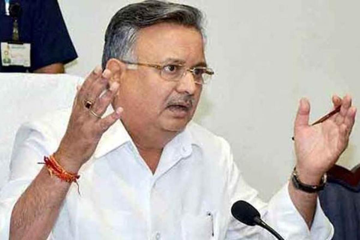 Chhattisgarh Chief Minister Raman Singh Shares Mid-Day Meal With Students