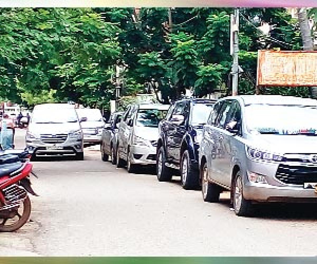 Traffic woes grip Eluru