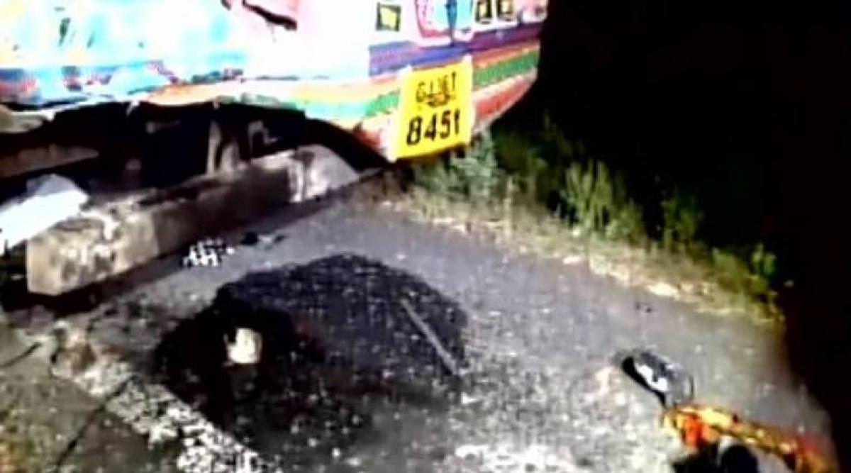 14 killed, three others wounded in Gujarat road accident