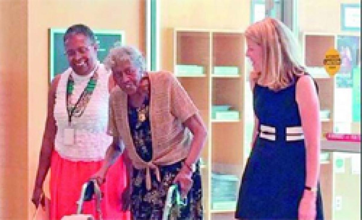 Pearl Thompson gets library card after 73 years