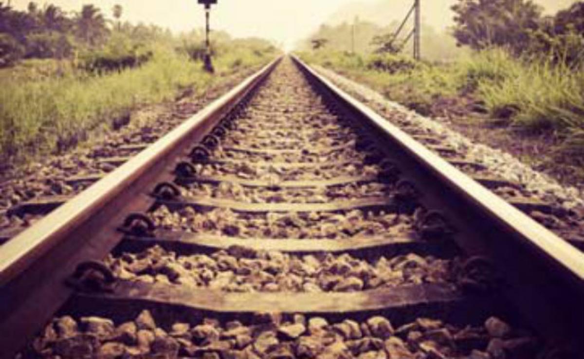 2 Sisters, Along With Their Young Children, Commit Suicide By Jumping Before Train