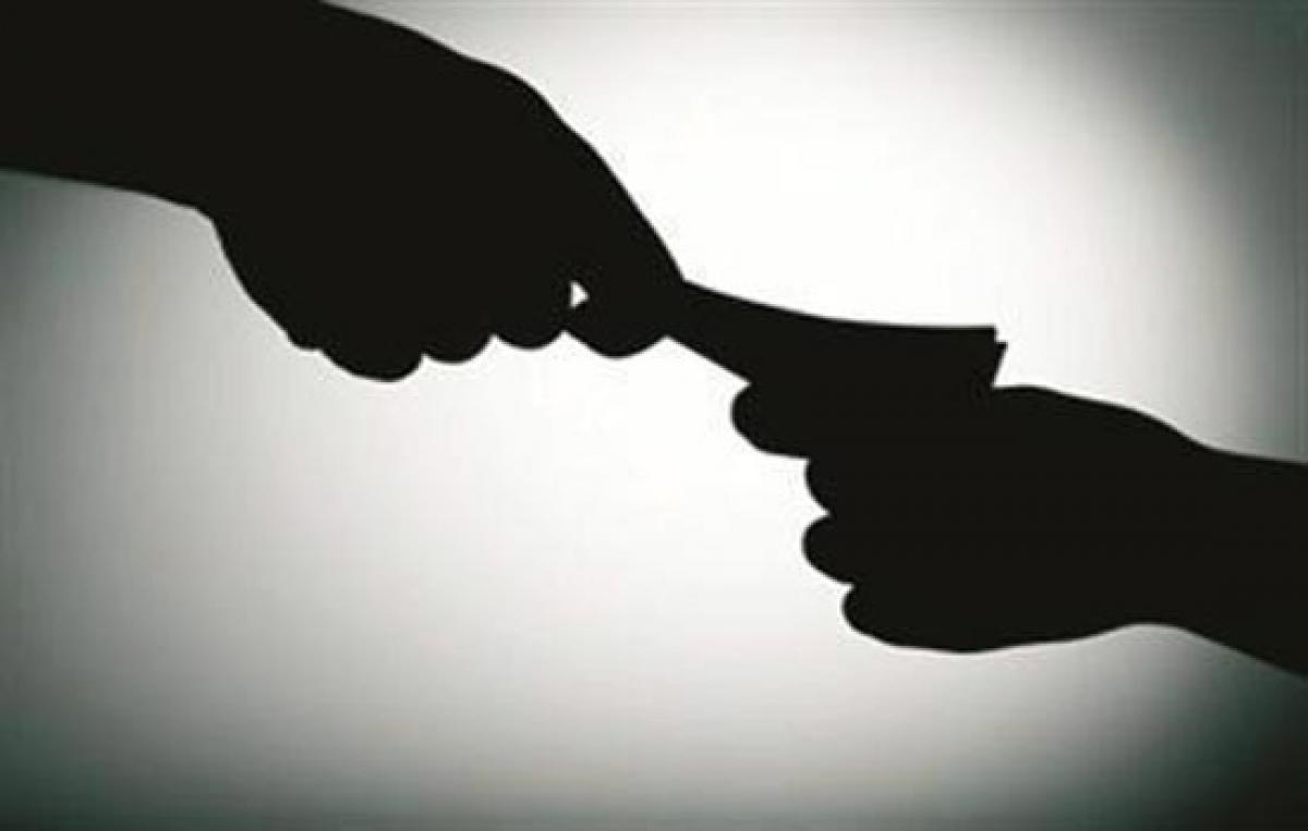 Airport chief arrested while taking bribe in Aurangabad