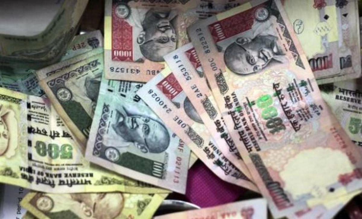 Rupee Vs Dollar: Rupee gains 4 paise in early trade
