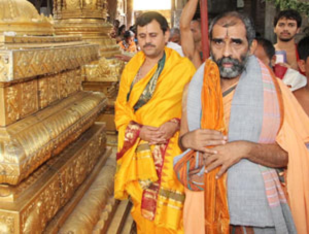 Ex-TTD board member Doraswamy violates Tirumala temple rules