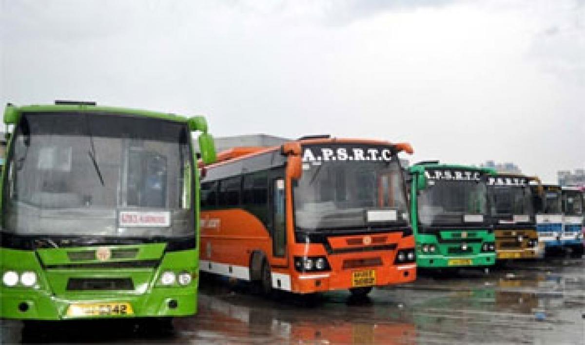 APSRTC hikes pay of drivers, conductors on double duty