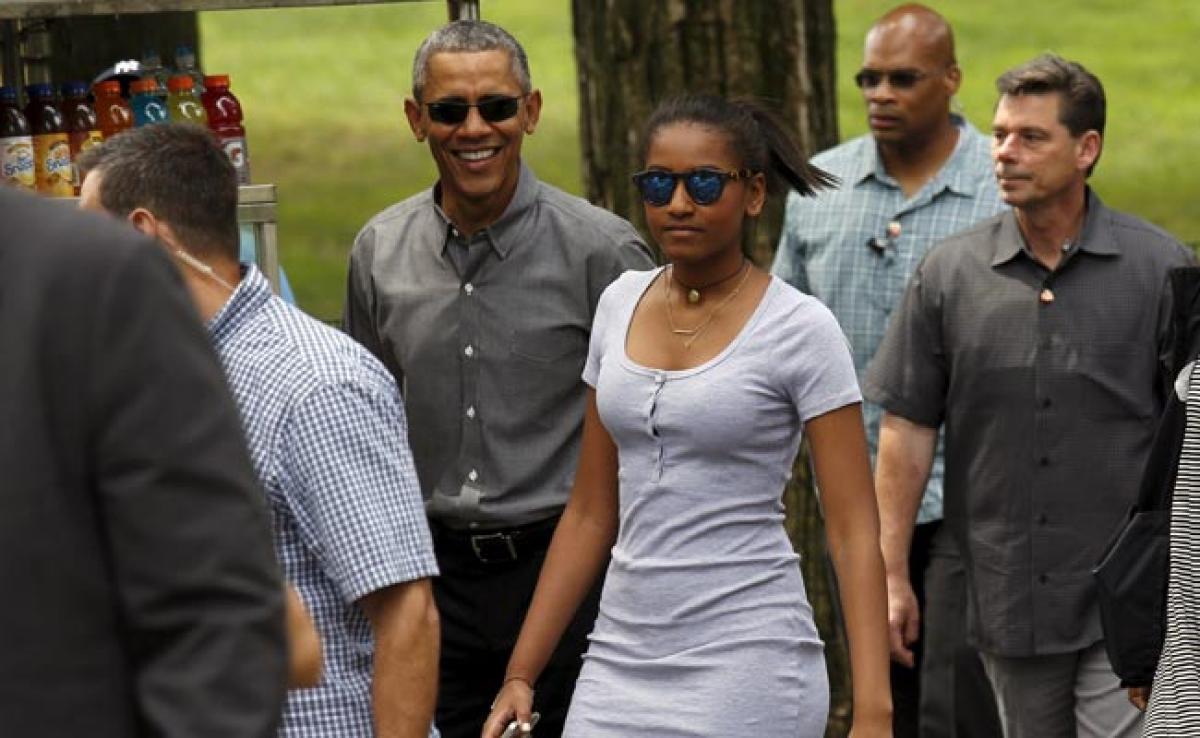 A Man, His Kids, and a Phalanx of Security: Barack Obama in Central Park