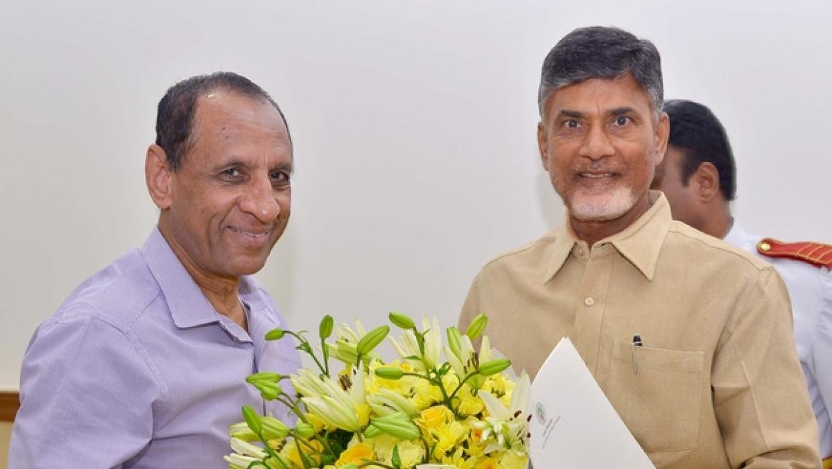 Chandrababus invitation to Governor for Godavari Pushkaralu