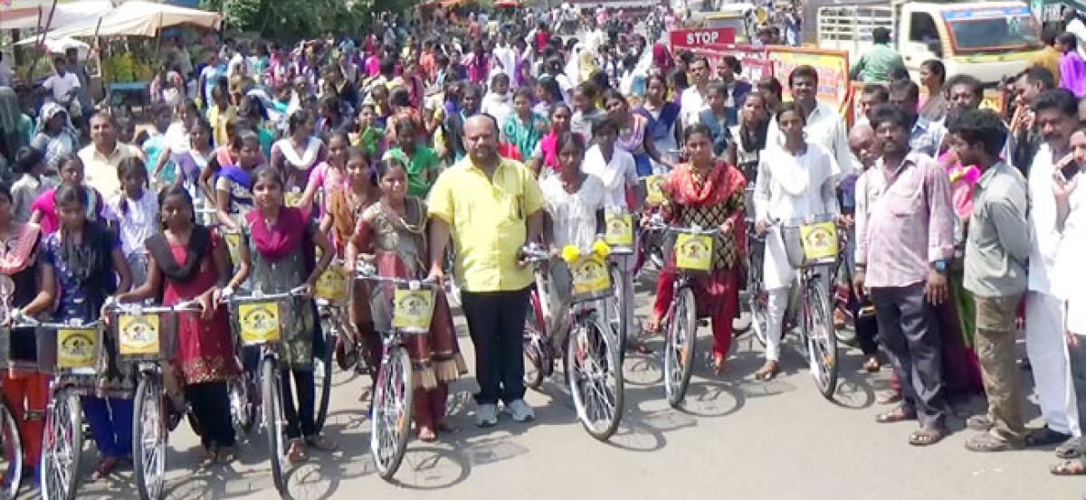 MLA distributes 1,540 bicycles to girl students