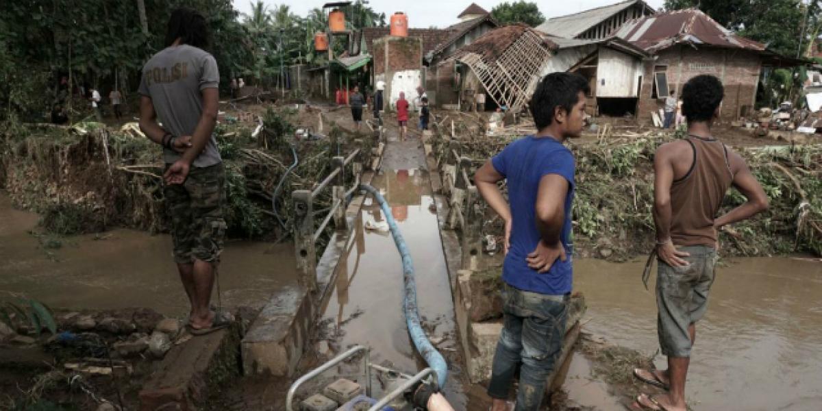 16 people got killed in Flashfloods and Landslides in Indonesia 