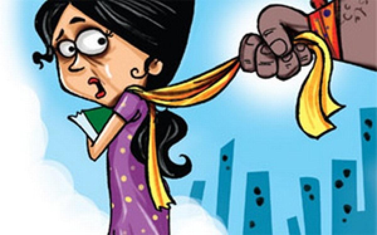 Woman opposes eve-teasing, molesters open fire