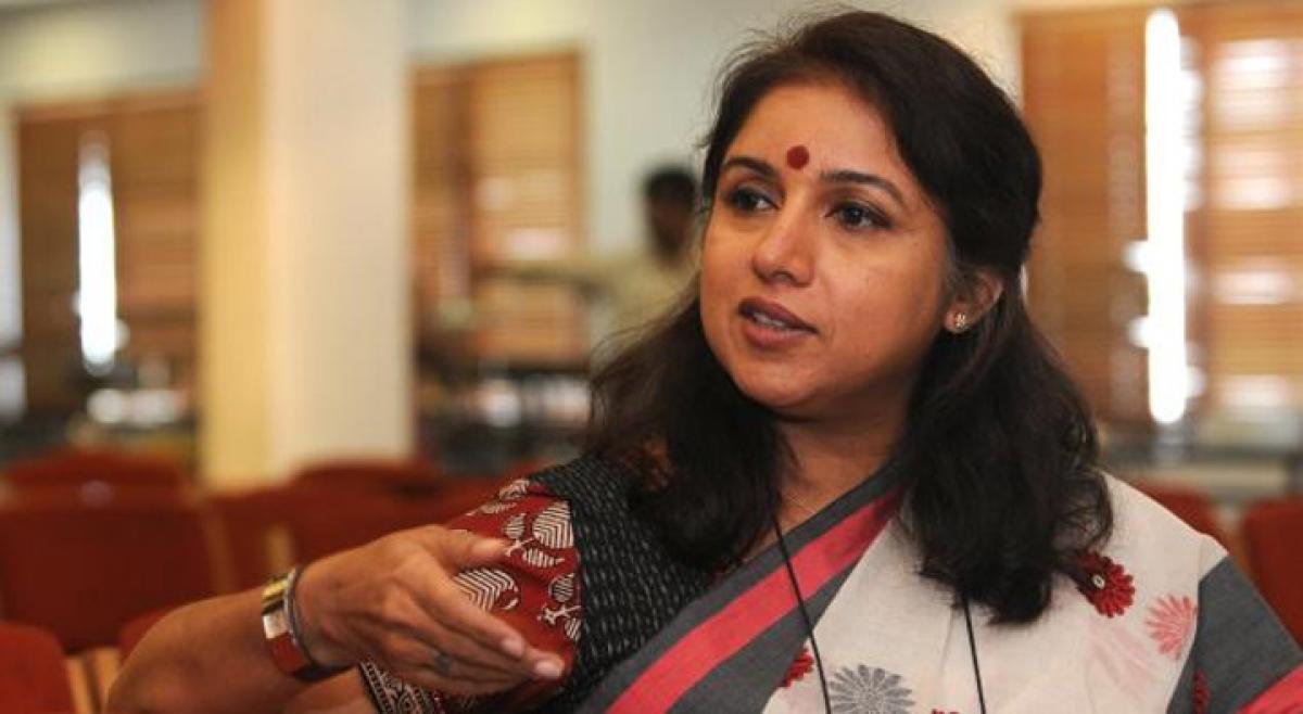 Revathy to direct Telugu, Tamil remake of Queen
