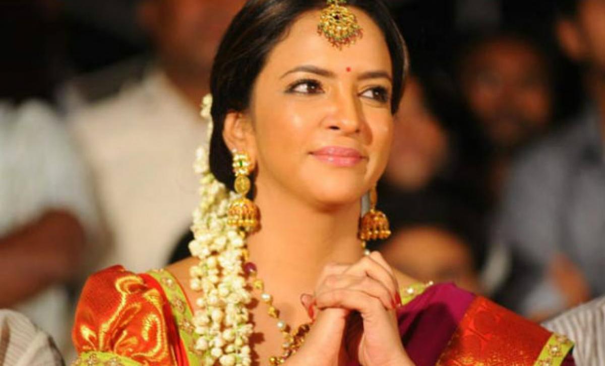 Manchu Lakshmi gets Birthday Surprise from Vishnu