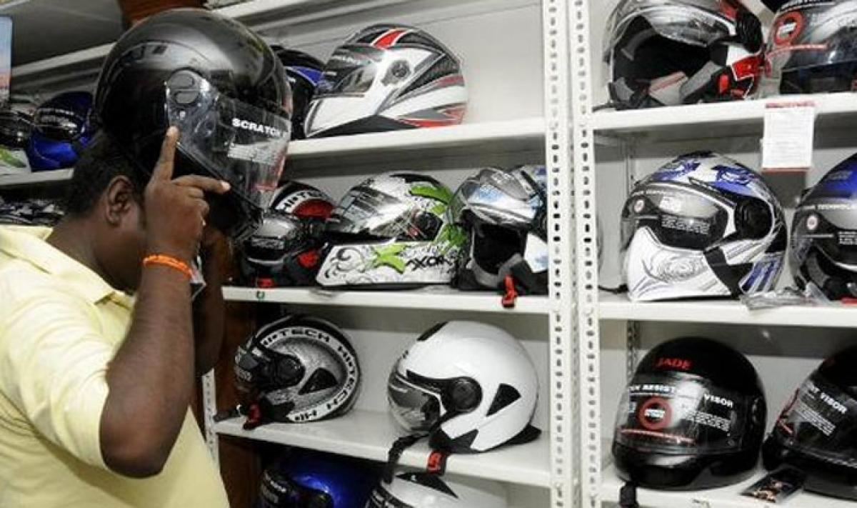 Buying helmet along with bike not compulsory: HC