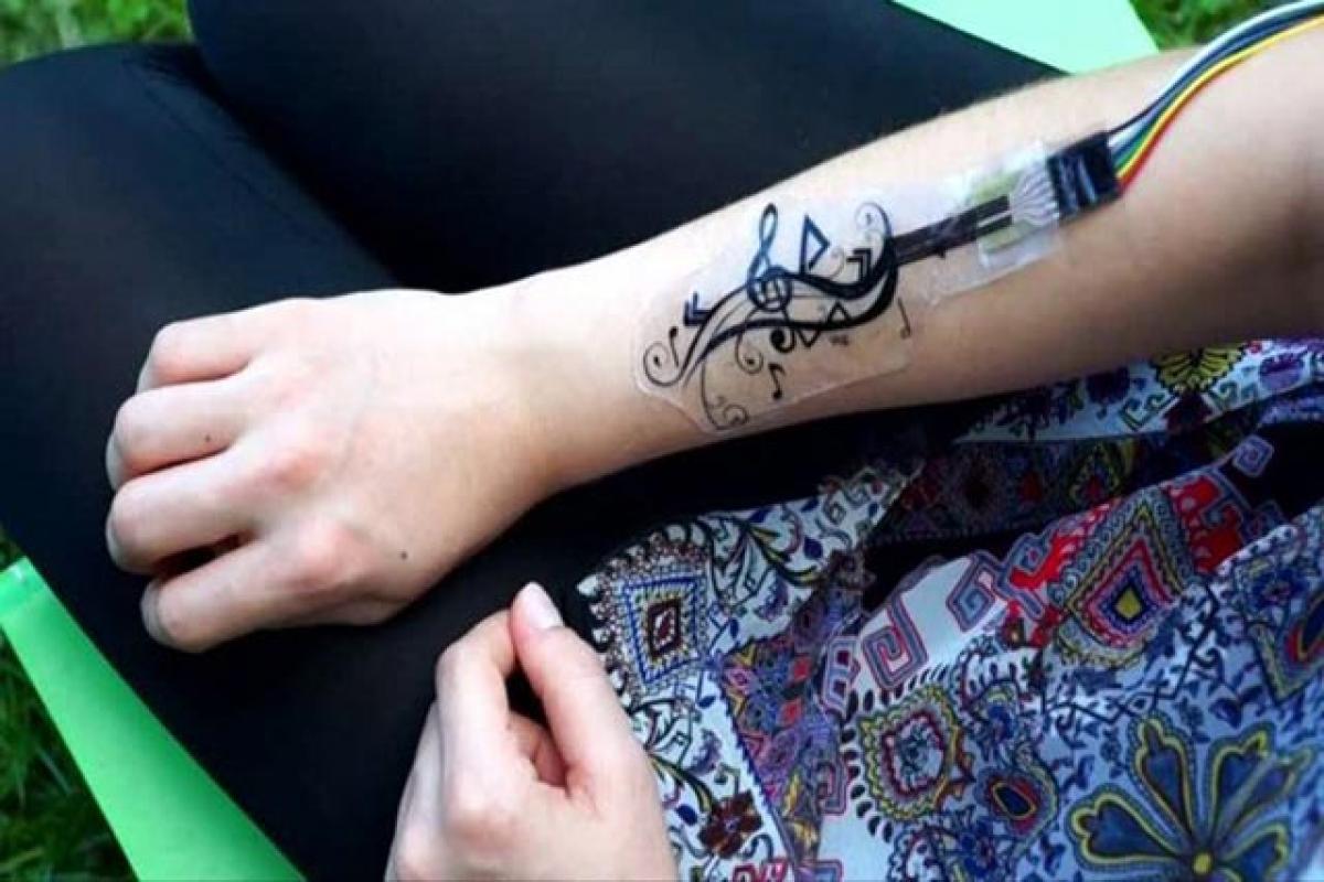 Smart tattoo that can remotely control smartphone