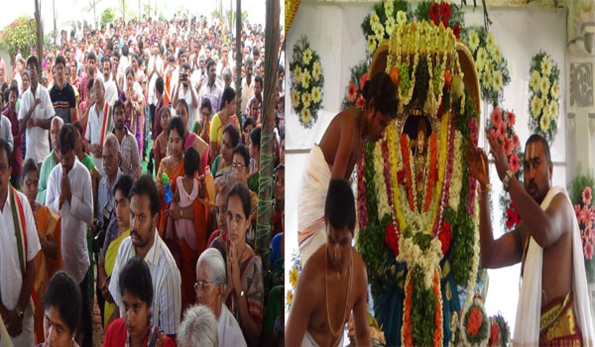 Devotees throng East Yadavalli