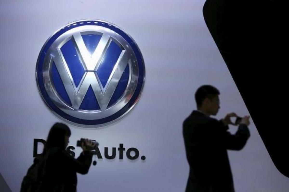 Volkswagen in advanced talks to sell LeasePlan