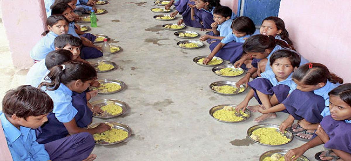 Mid-day meal workers oppose privatisation