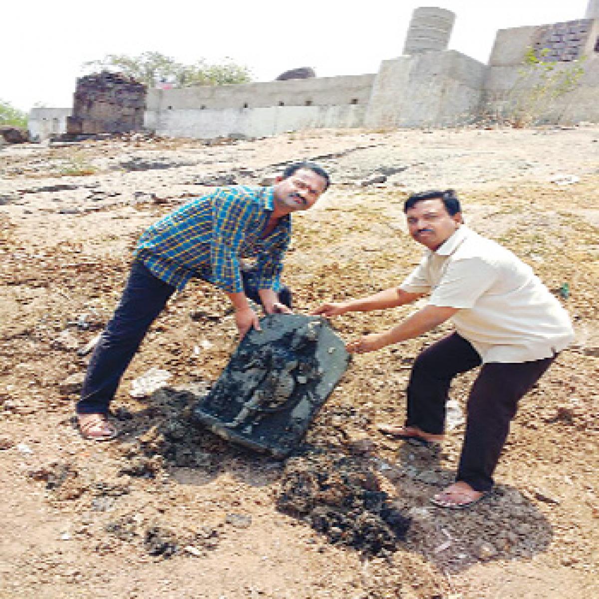 Archaeological staff takes possession of idol