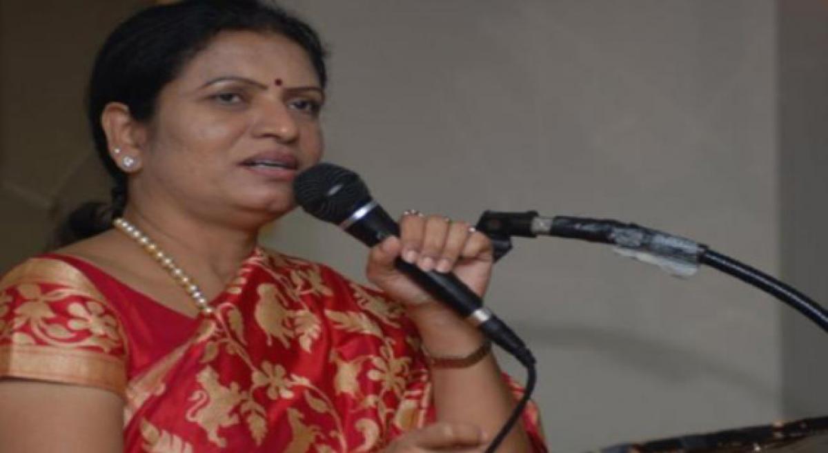 Aruna slams KCRs apathy towards Gadwal