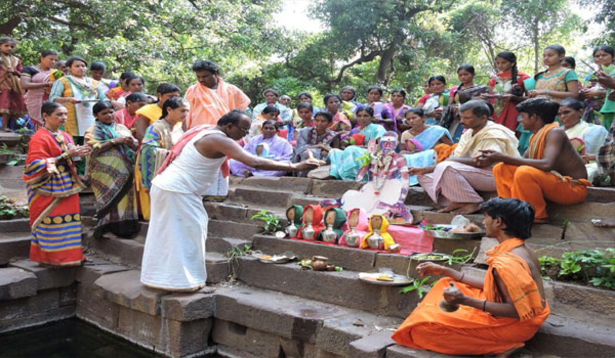 Siddeswara Swami’s disciples perform yaga