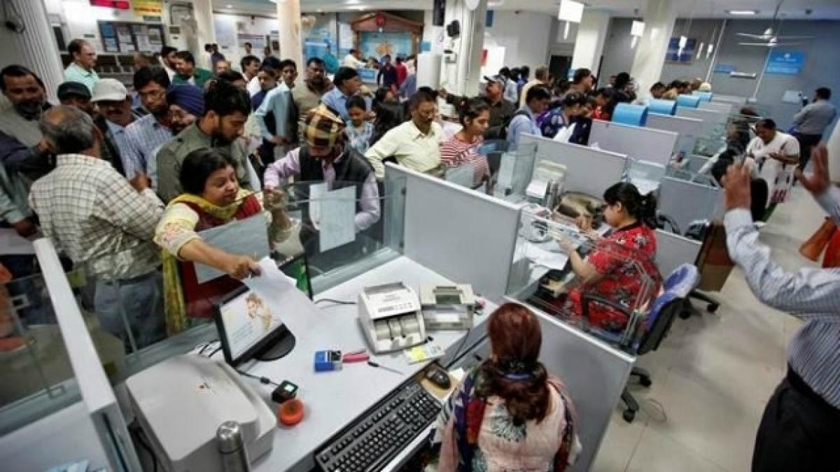 Demonetization effect: Bank credit shows sharp contrast of Rs 61,000 crore