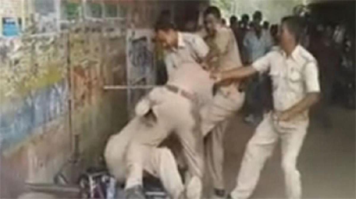 Uttar Pradesh cops fight over share of bribe, suspended