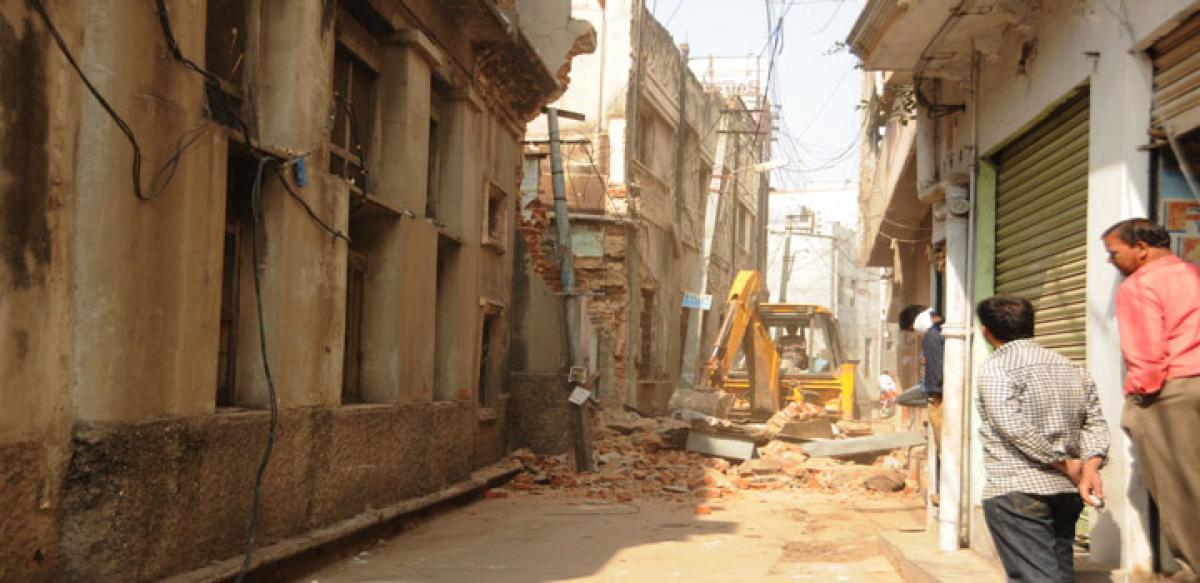 Traders in trouble as GHMC razes old structures