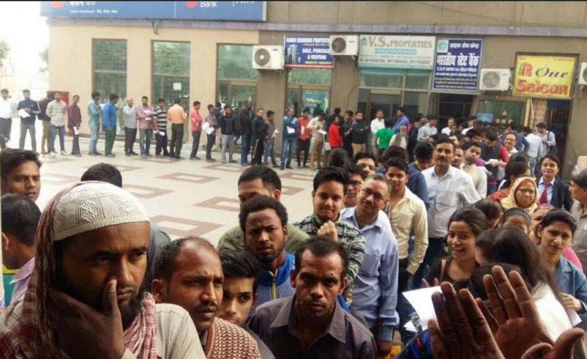 Demonetization effect: Queues get shorter, long wait at ATMs continues