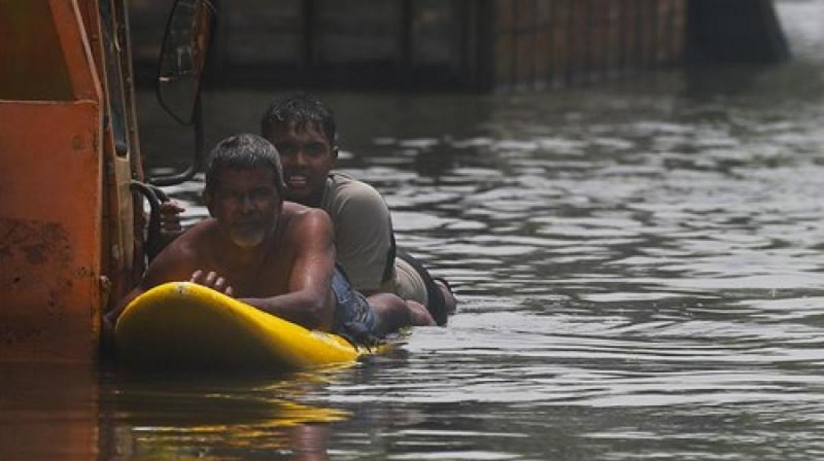 71 killed, 127 missing as foreign aid reaches flood-hit Sri Lanka