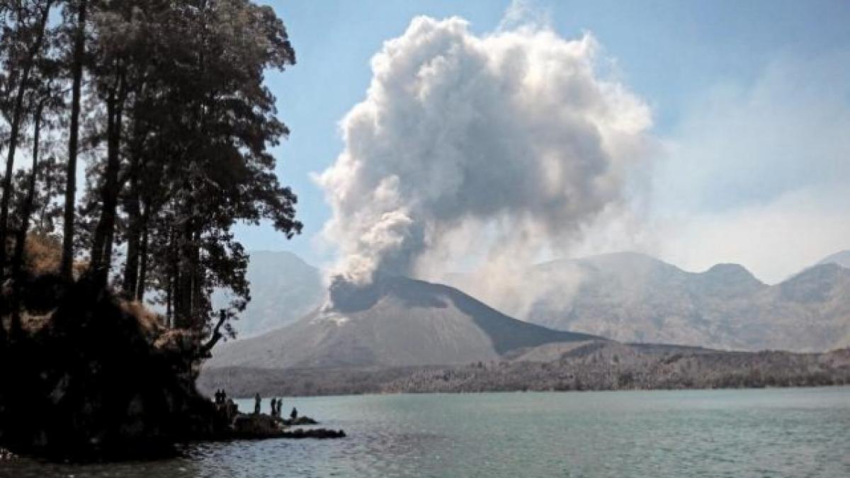 Volcano erupts in western Indonesia, killing 3 villagers