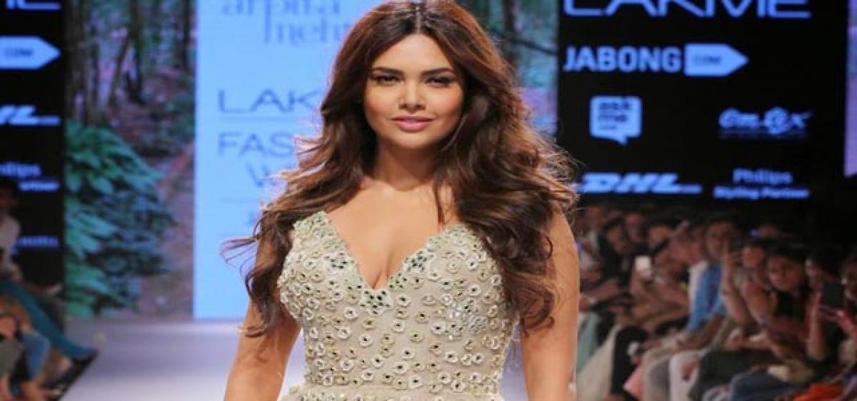 Esha Gupta floored by Devgn and Luthria