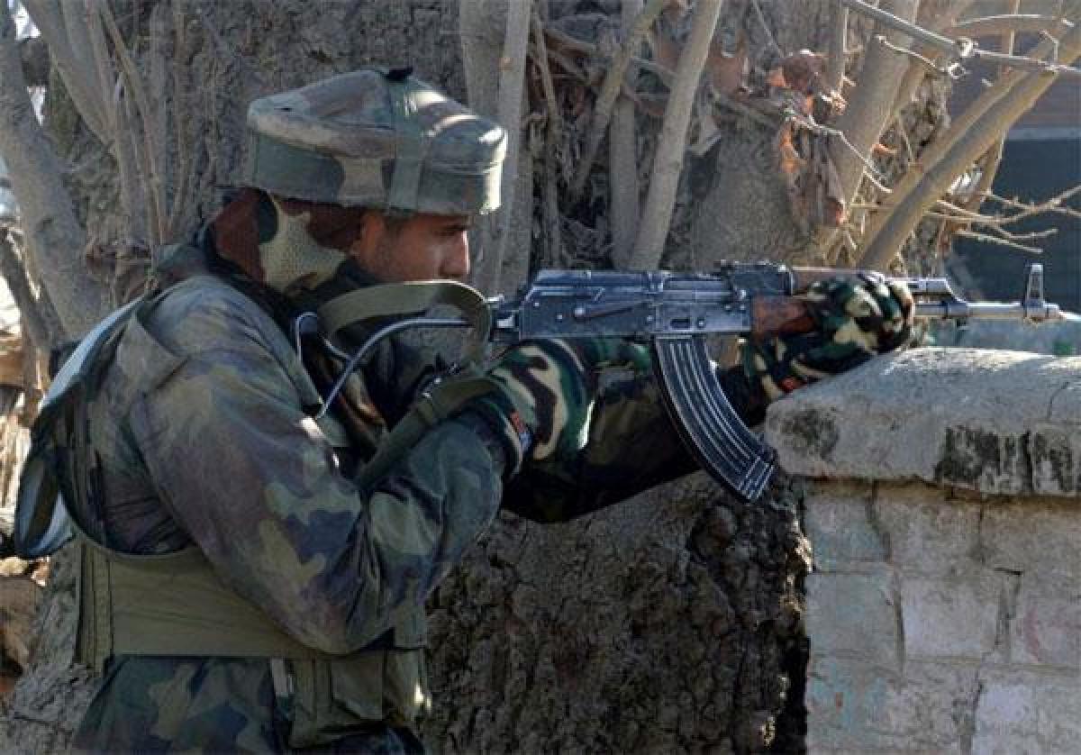 Kashmir gunfight: Militants trapped in building in Pampore, say cops