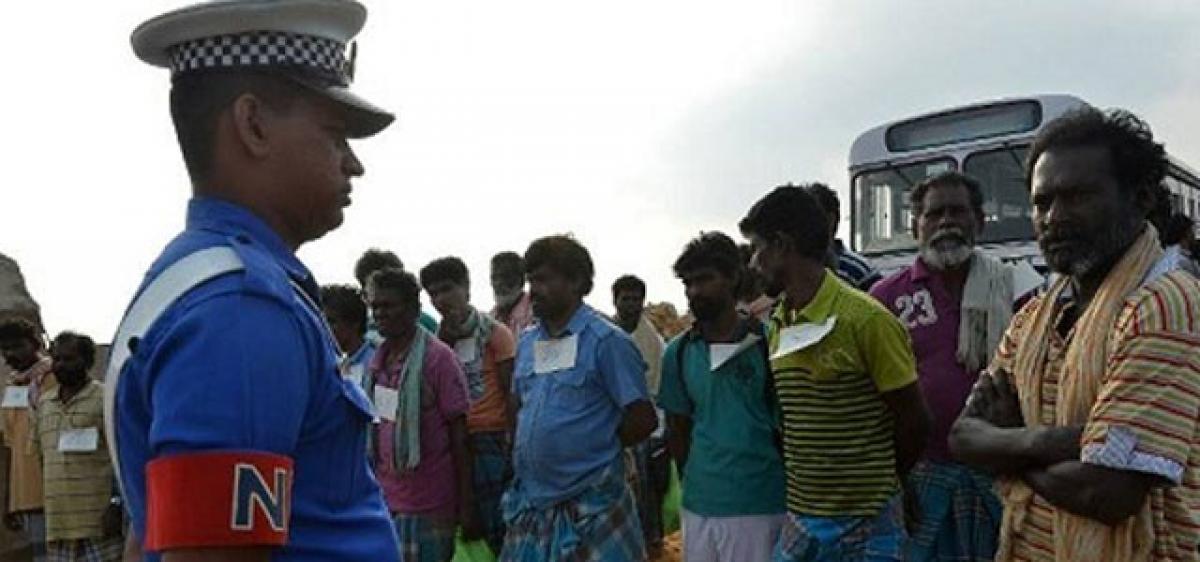 10 Indian fishermen held by Lanka Navy