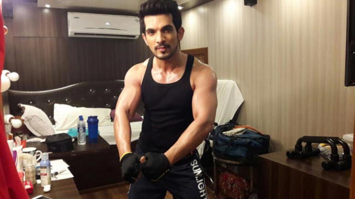 Arjun Bijlani takes gym on to the sets