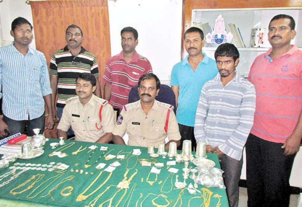 Burglar arrested  bullion worth 24 lakh seized