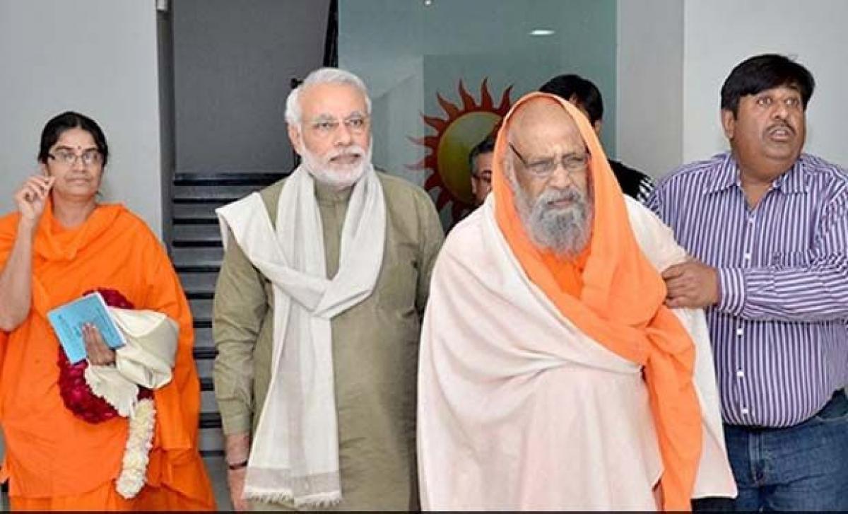 Narendra Modi loses his spiritual guru swami Dayanand